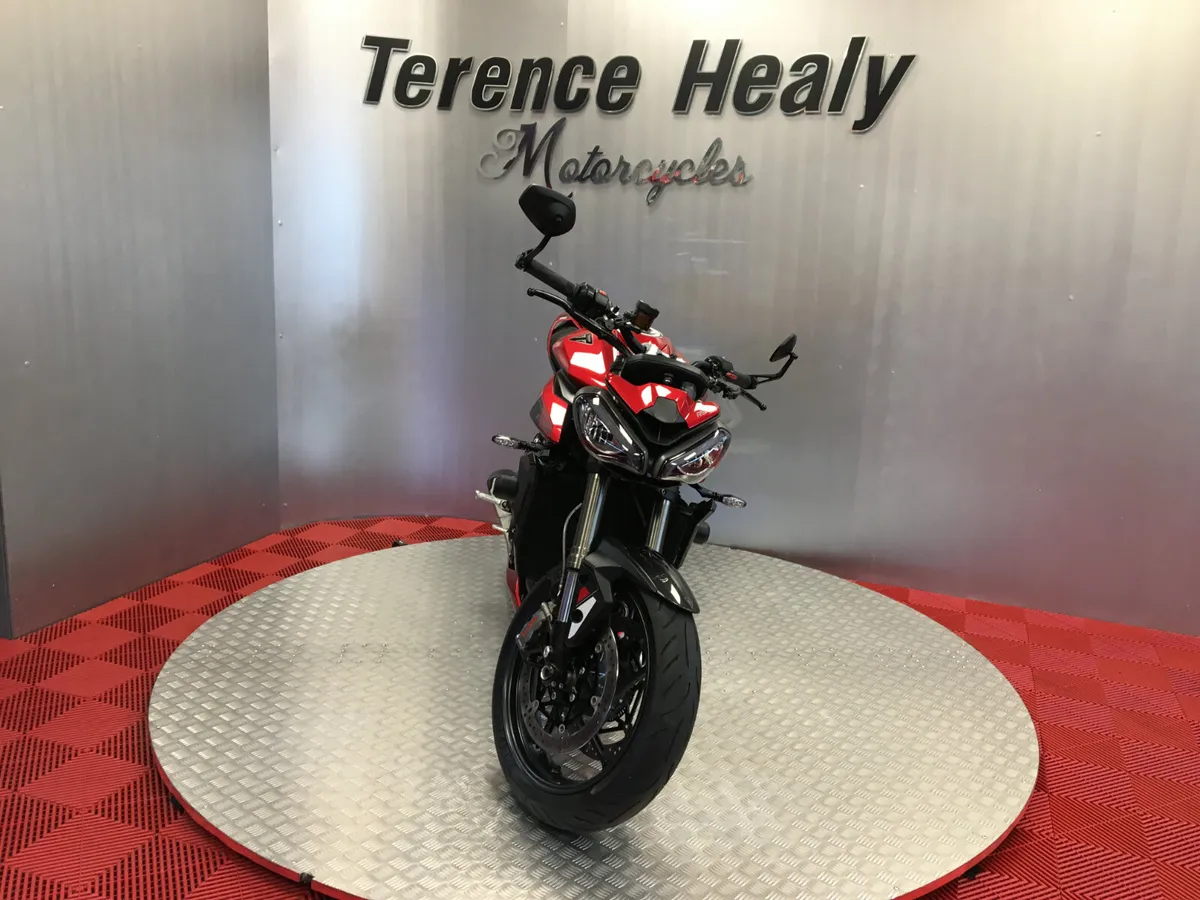 2024 Triumph Street Triple 765 RS - Image 3