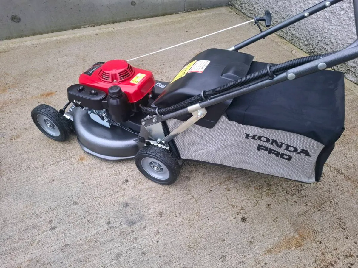 New Honda HRH 536 Pro lawnmower - Image 4