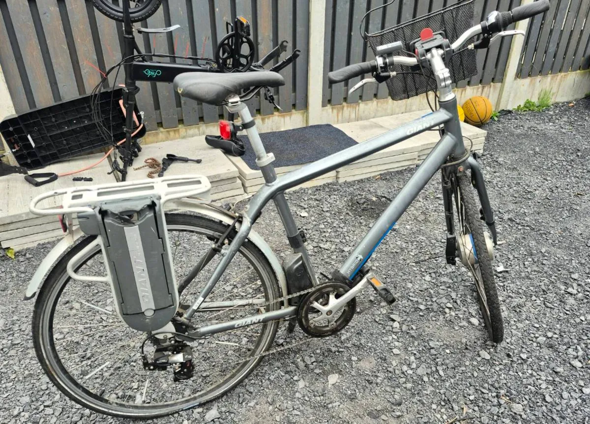 GIANT TWIST EXPRESS RS2 ELECTRIC BIKE HALF NO CHAR - Image 2
