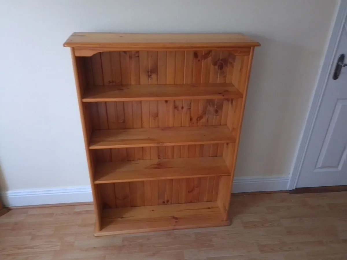 LARGE SOLID PINE BOOKCASE/DISPLAY UNIT. - Image 2
