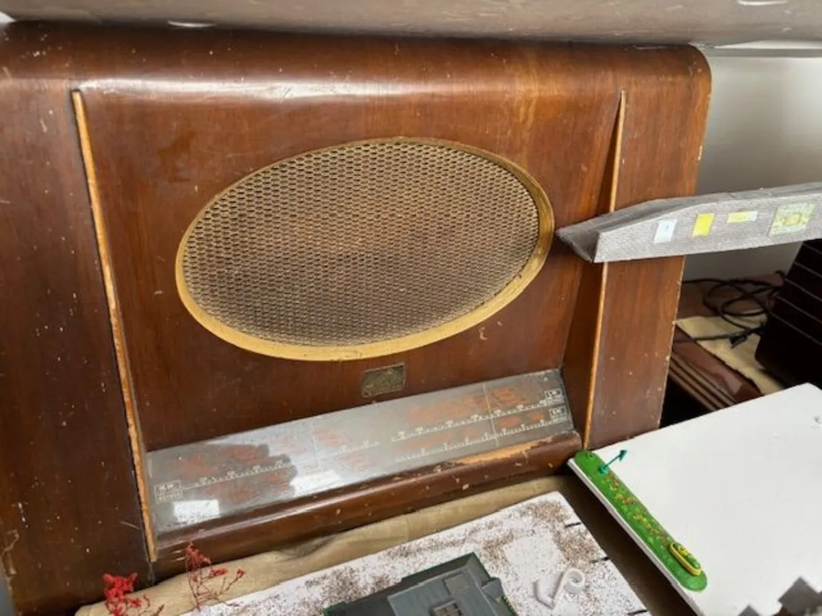 Vintage Radios - Image 1