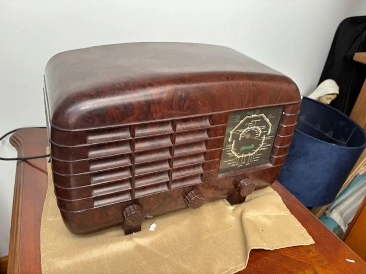Vintage Radios - Image 2