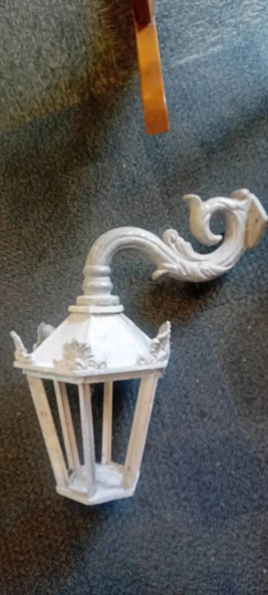 Decorative Cast Aluminium Outdoor Light Fitting - Image 1