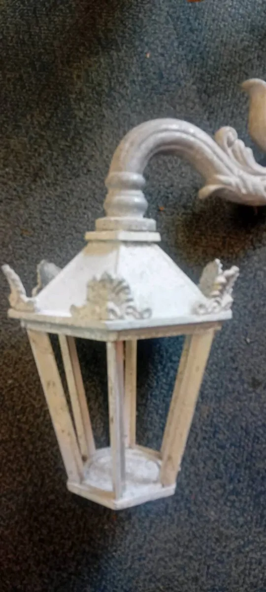 Decorative Cast Aluminium Outdoor Light Fitting - Image 2
