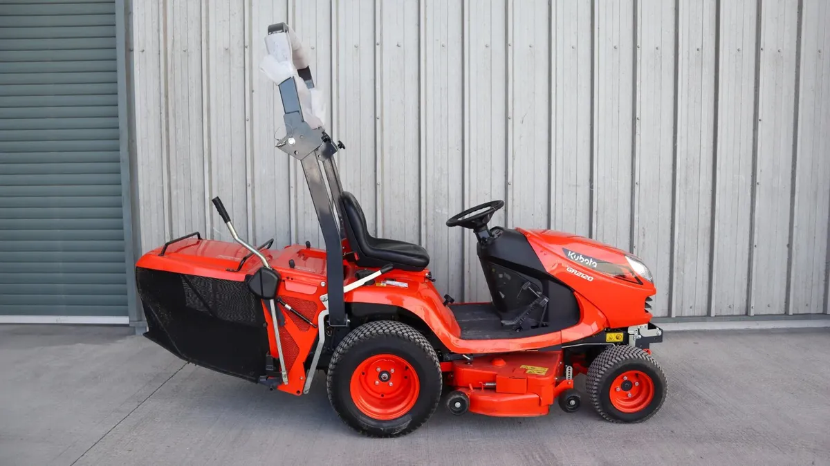 2020 Kubota GR2120 Lawnmower - Image 3