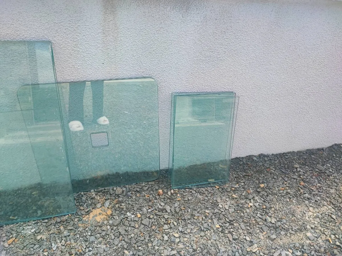Glass shelving - Image 2