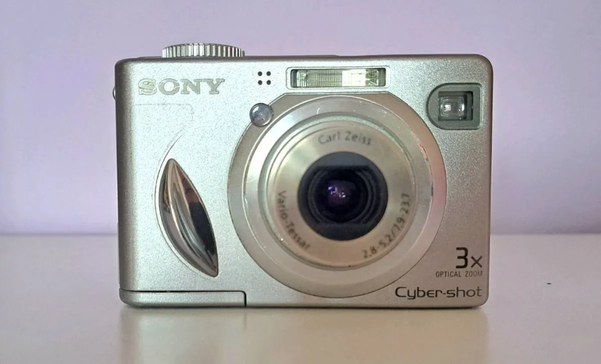 Sony cybershot w7 - Image 1