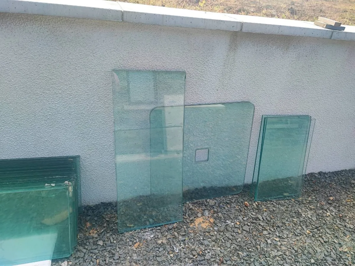Glass shelving - Image 3