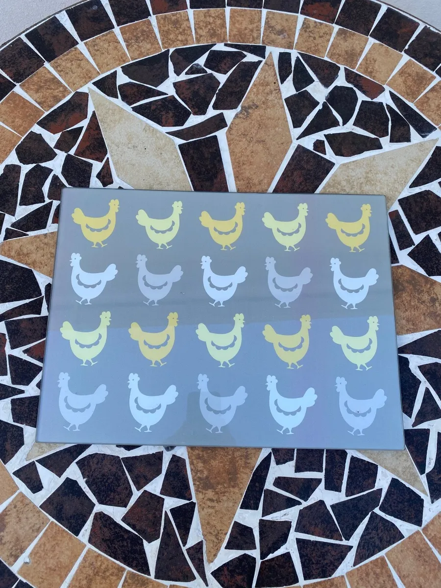 6x Glass Chicken Placemats - Image 1