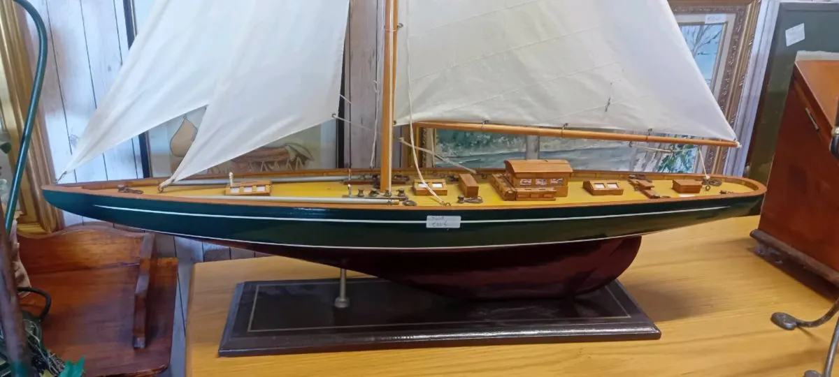 Large Hand Made Pond Yacht - Image 2