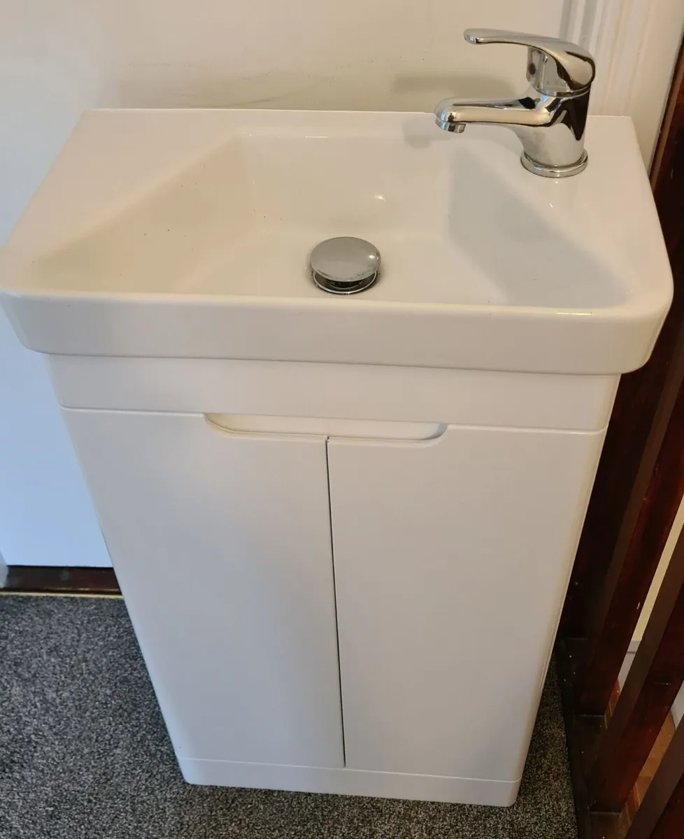 Cabinet with sink - Image 1