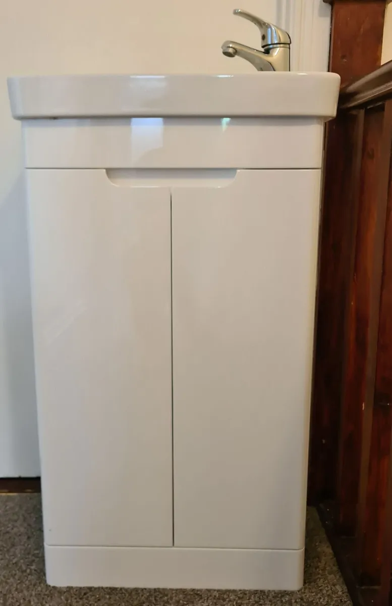 Cabinet with sink - Image 2