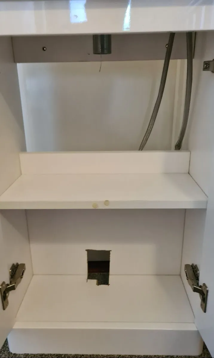 Cabinet with sink - Image 3