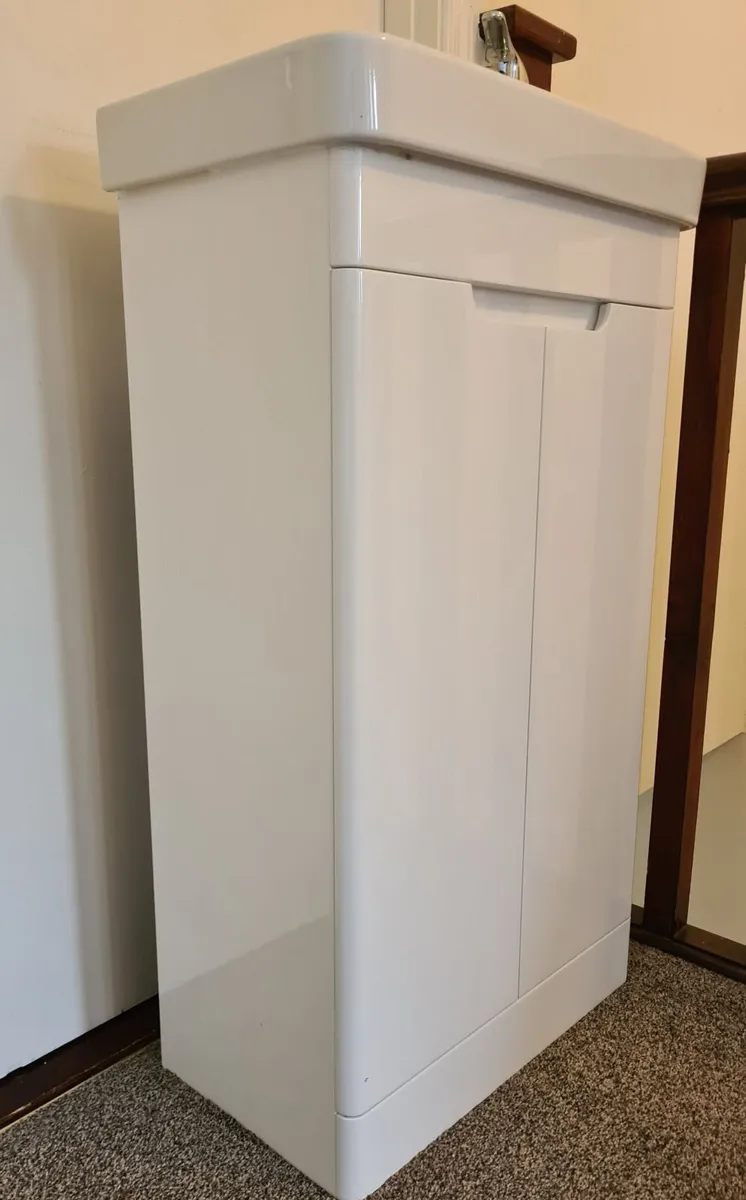 Cabinet with sink - Image 4