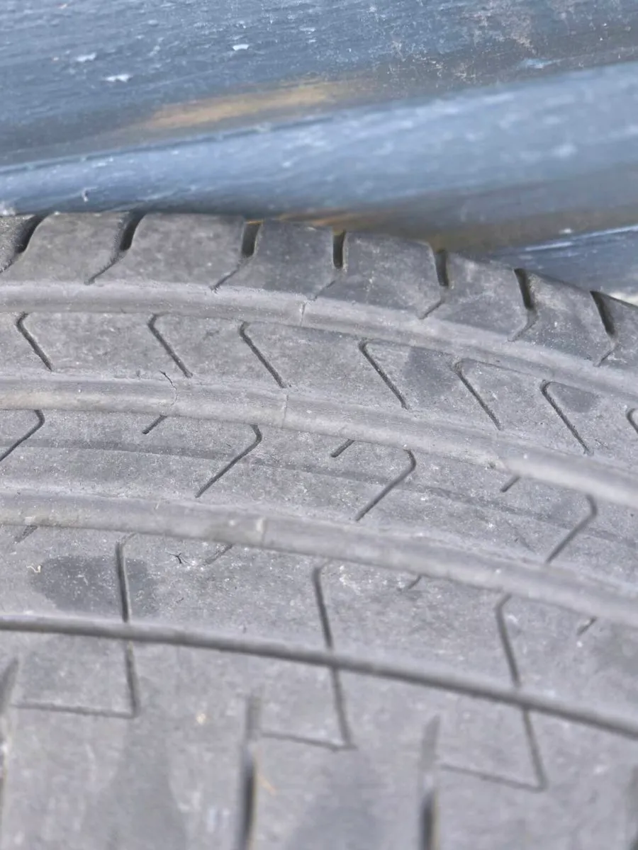 BMW i4 19 inch alloys and tyres - Image 2