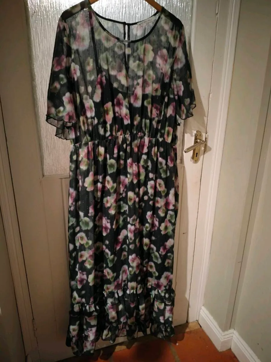 Yours London curve Plus Size Black Floral Print Ma - Image 1