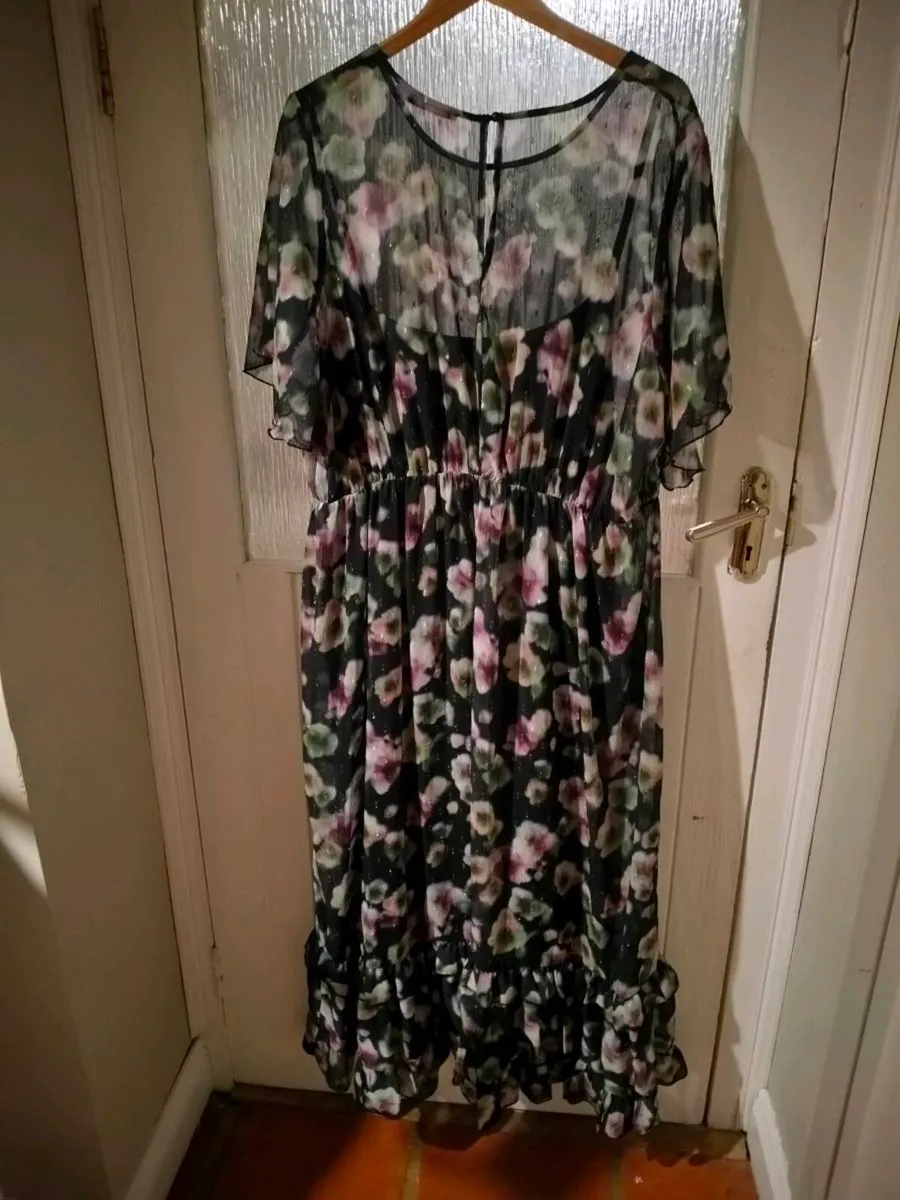 Yours London curve Plus Size Black Floral Print Ma - Image 2