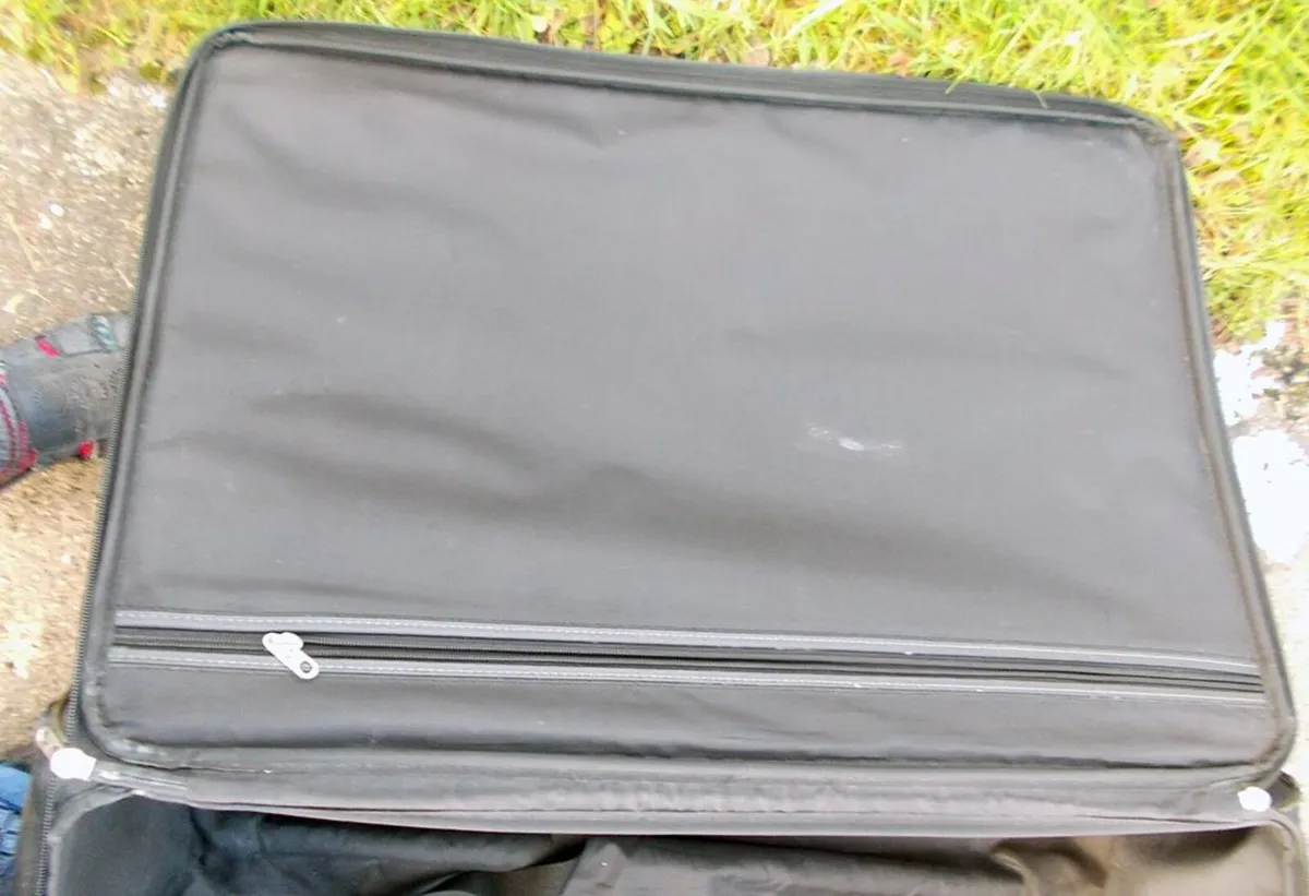 Large BLack Samsonite Suitcase - Image 1