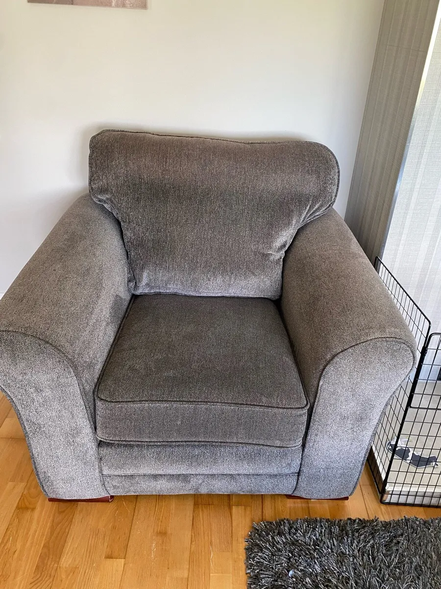 Couch and matching arm chair - Image 3