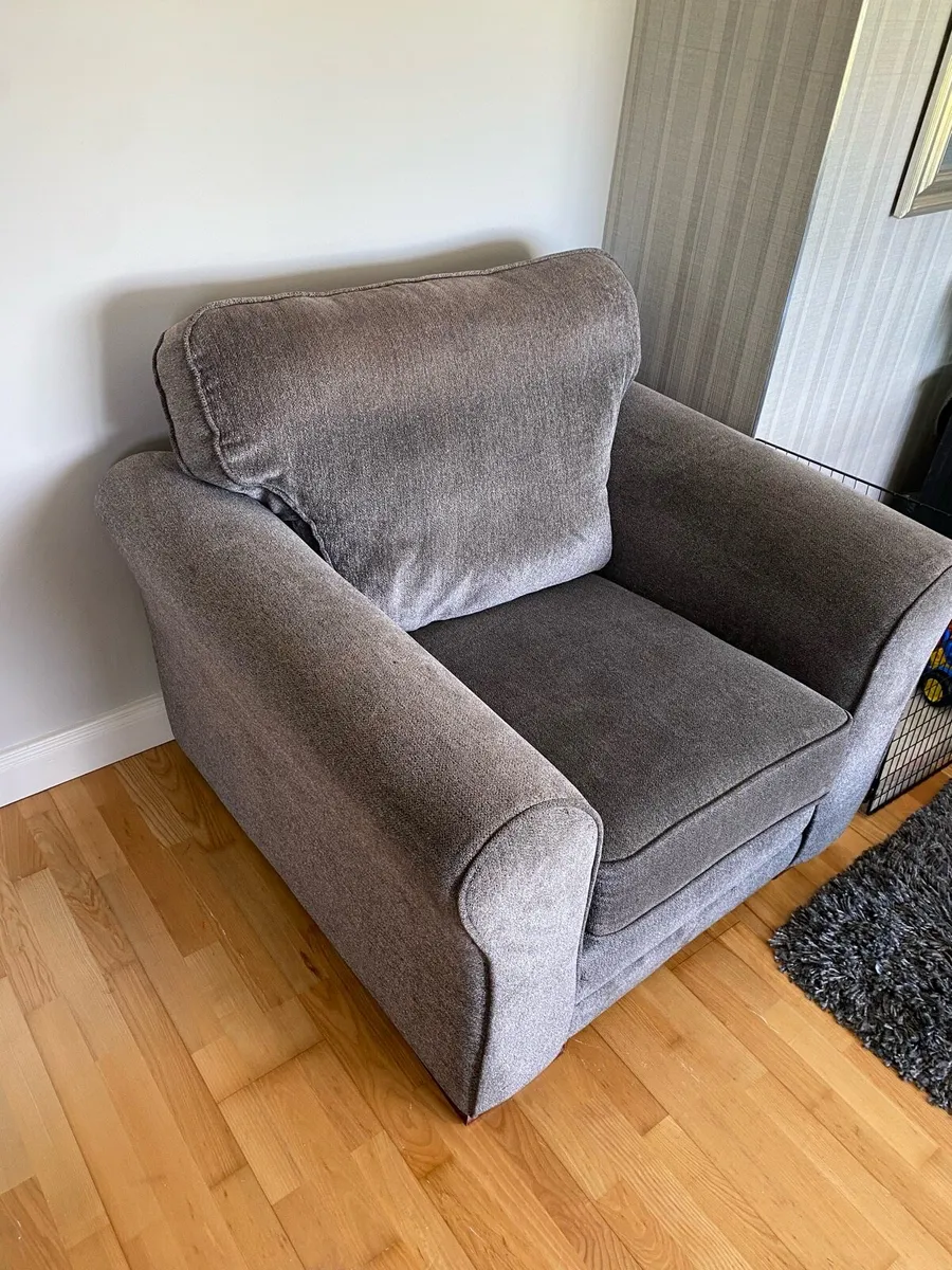 Couch and matching arm chair - Image 4