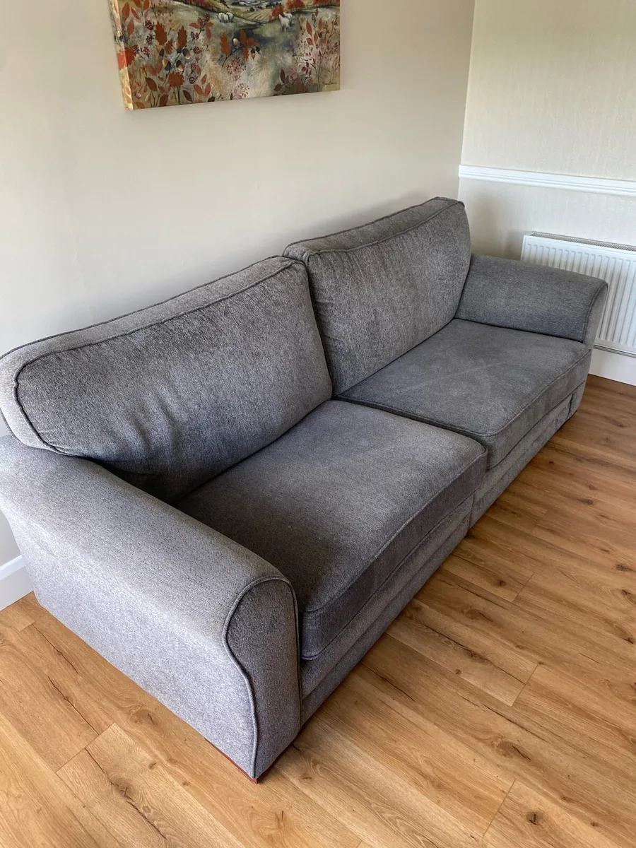 Couch and matching arm chair - Image 1