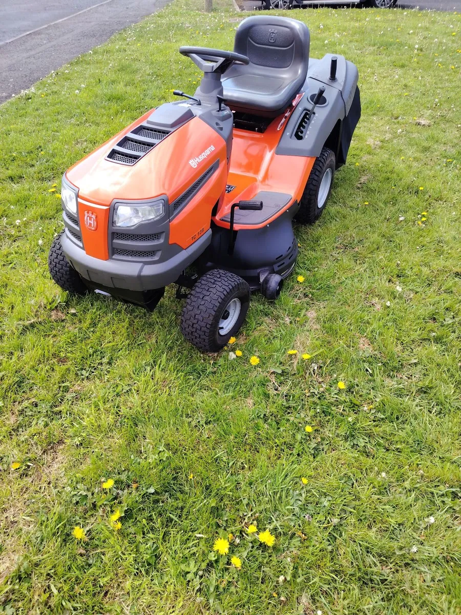 Husqvarna tc138 ride on Lawnmower - Image 1