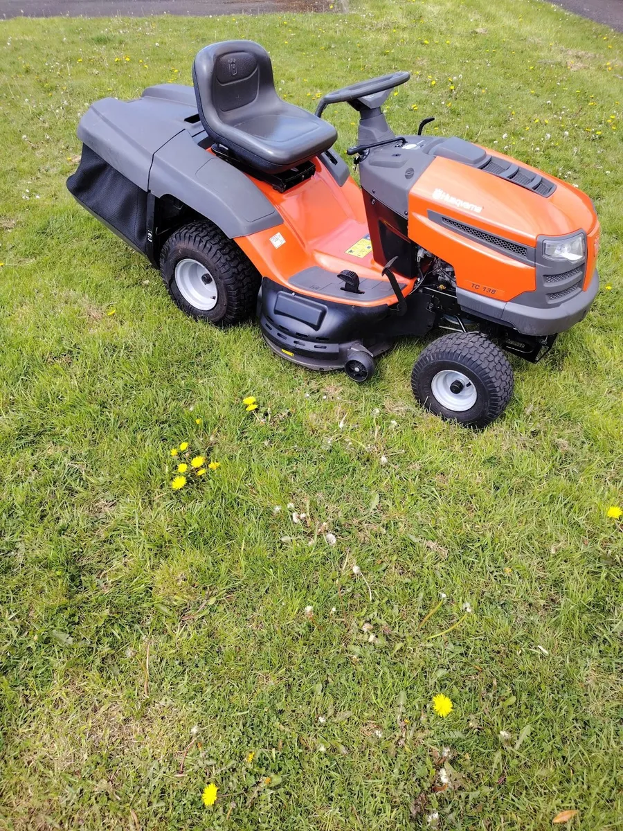 Husqvarna tc138 ride on Lawnmower - Image 3