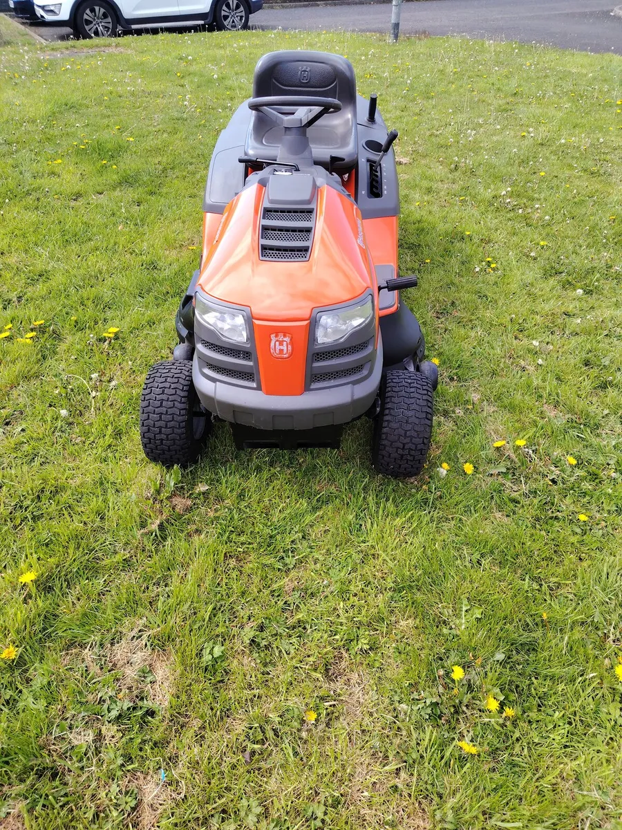 Husqvarna tc138 ride on Lawnmower - Image 2