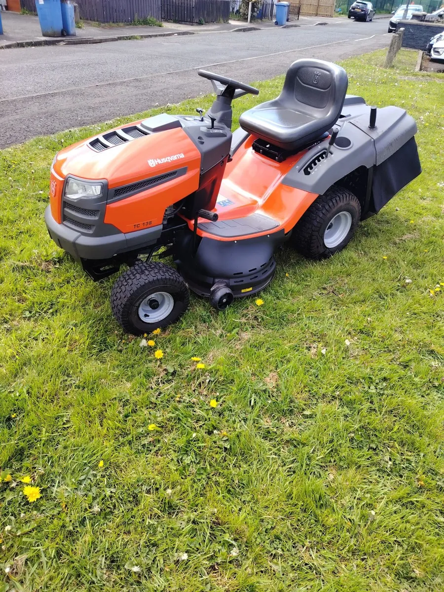 Husqvarna tc138 ride on Lawnmower - Image 4
