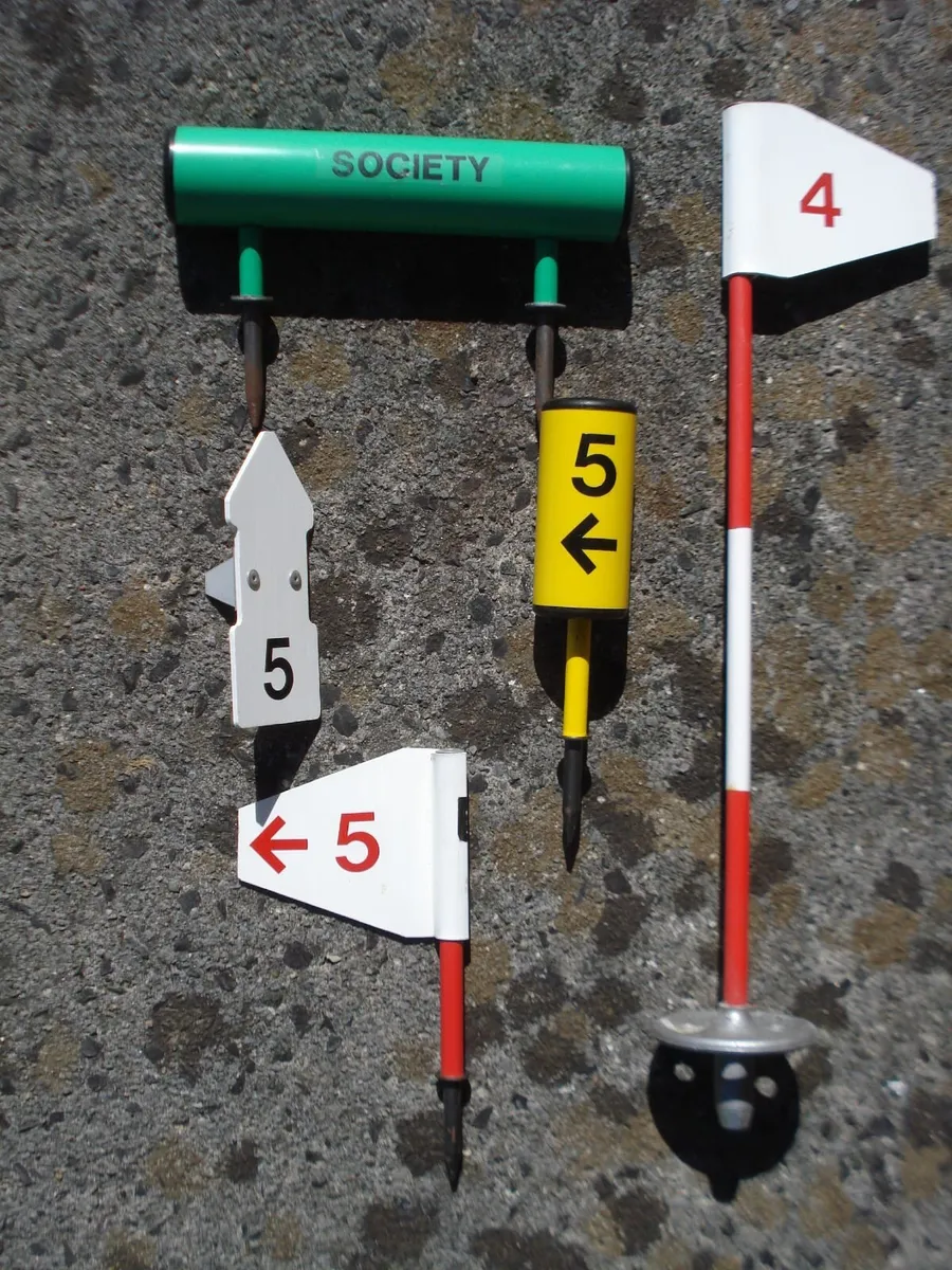 VINTAGE OLD GOLF SIGNS & MARKERS. 5. - Image 1