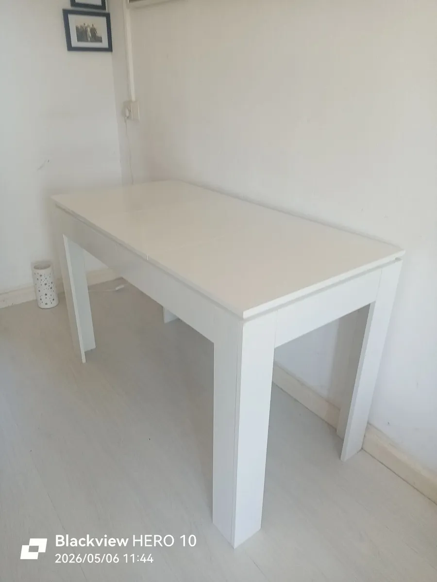 Free Dining Table White High Gloss.   New. - Image 2
