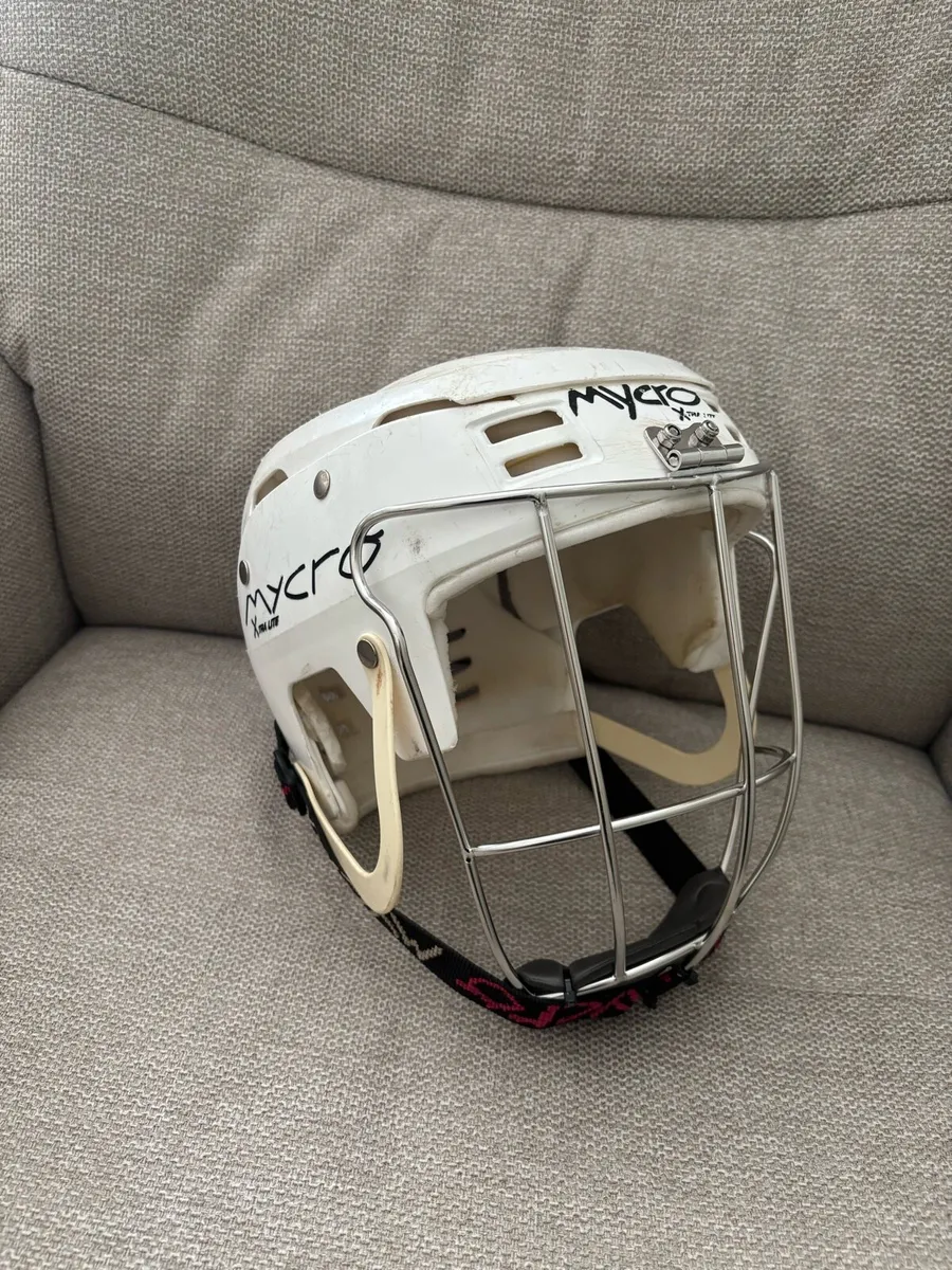 Hurling helmets - Image 1