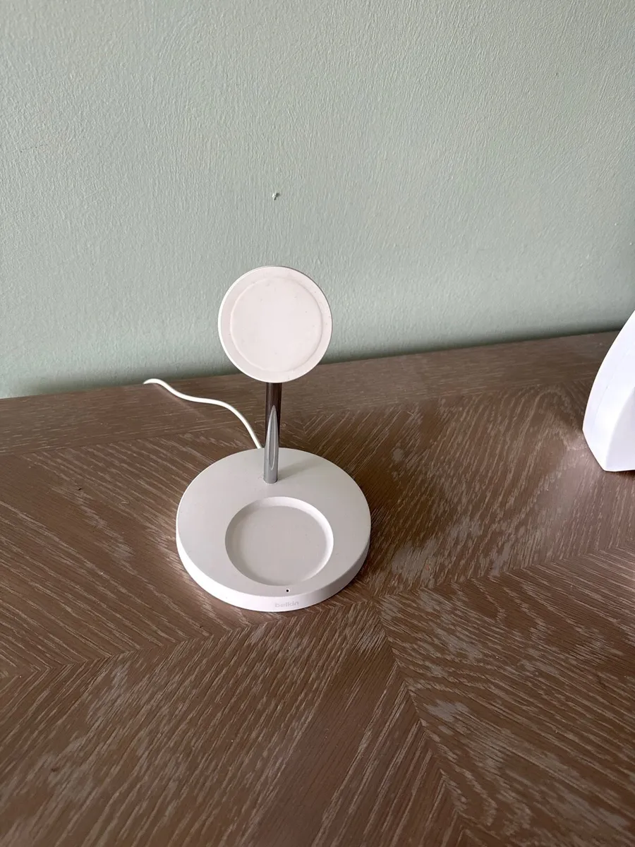 Belkin  phone charger - Image 1