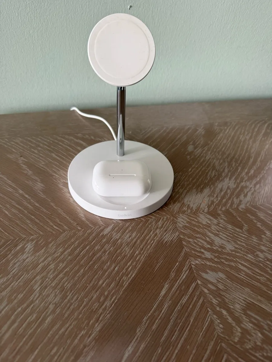 Belkin  phone charger - Image 2