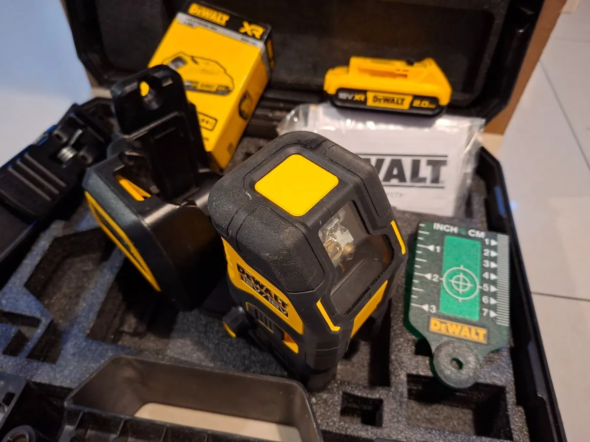 Dewalt DCE088G18 Cross Line Green Beam Laser - Image 2