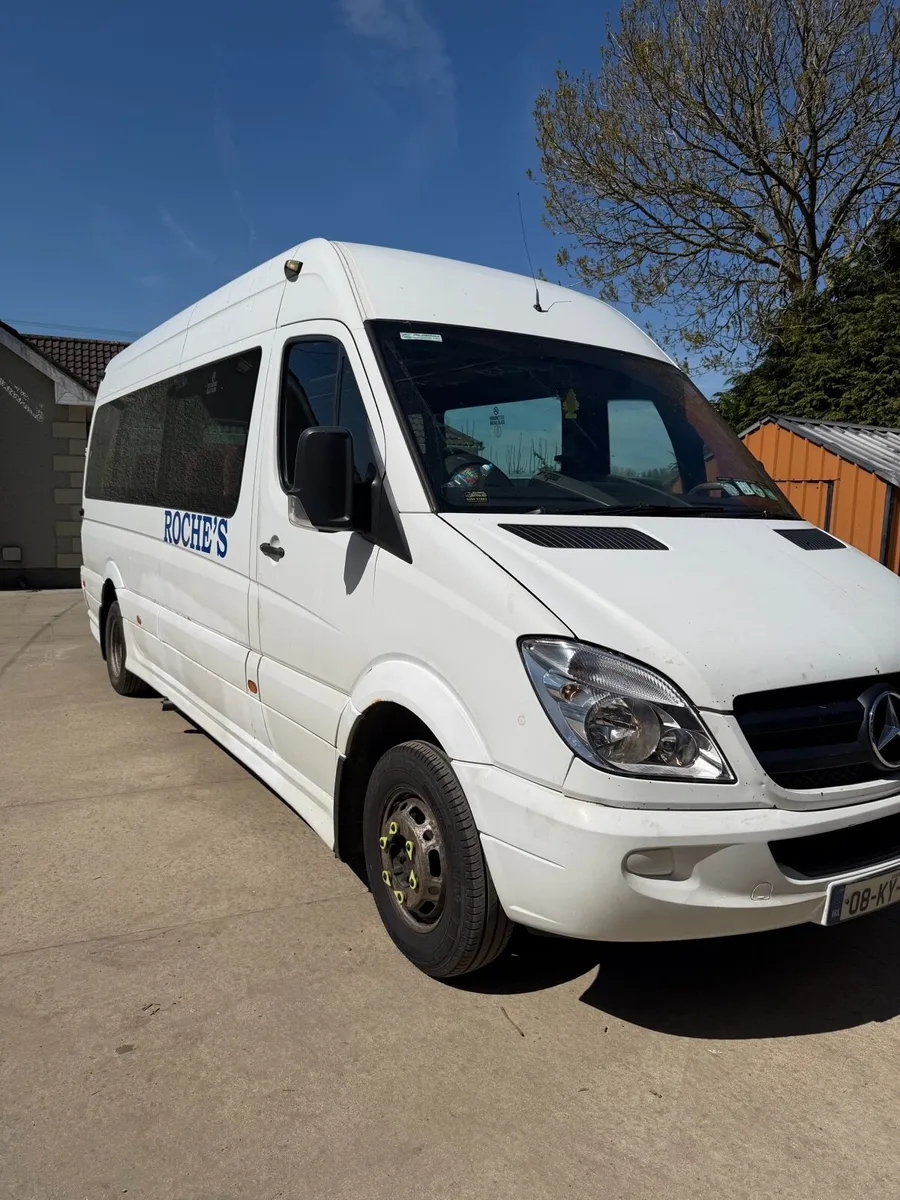 Bus - Image 1