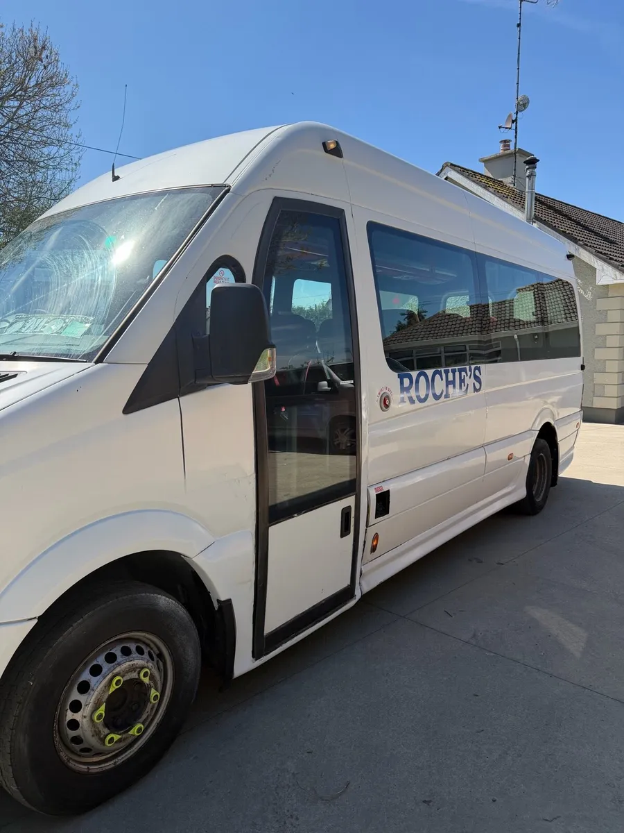 Bus - Image 2
