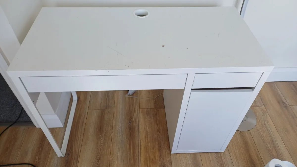 Computer desk