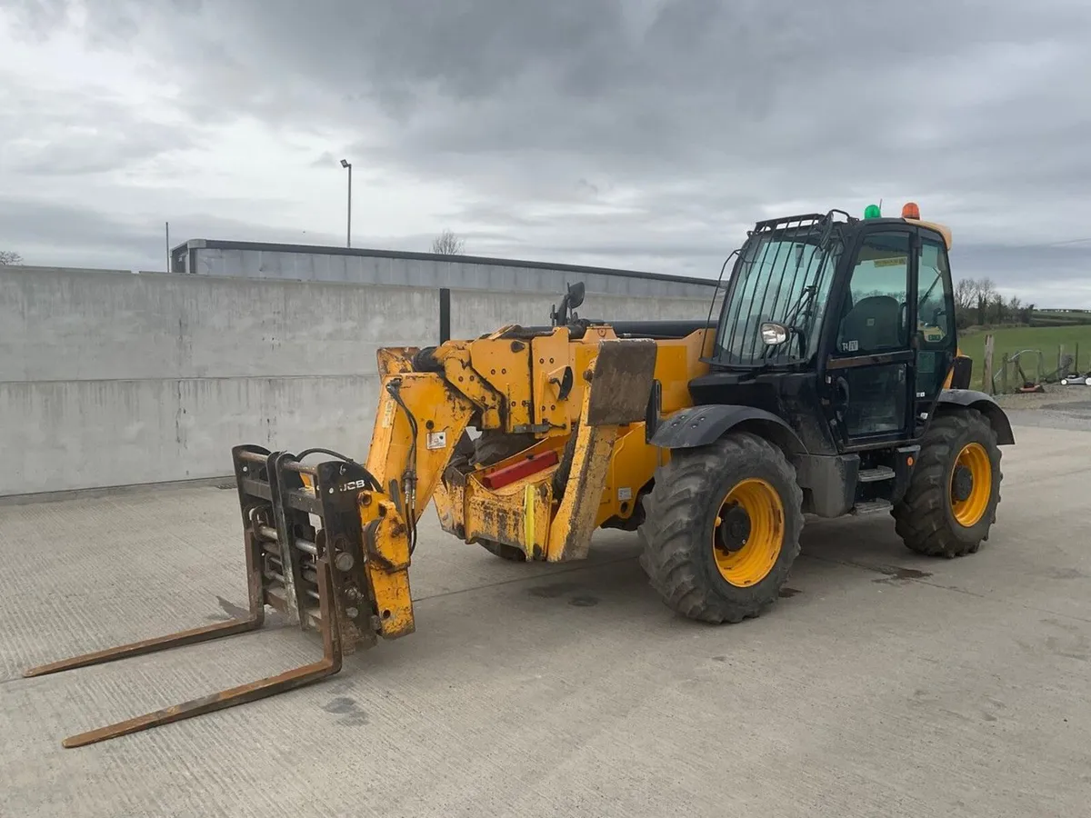 JCB 540-180 Hi Viz 18m TELESCOPIC FORKLIFT - Image 1