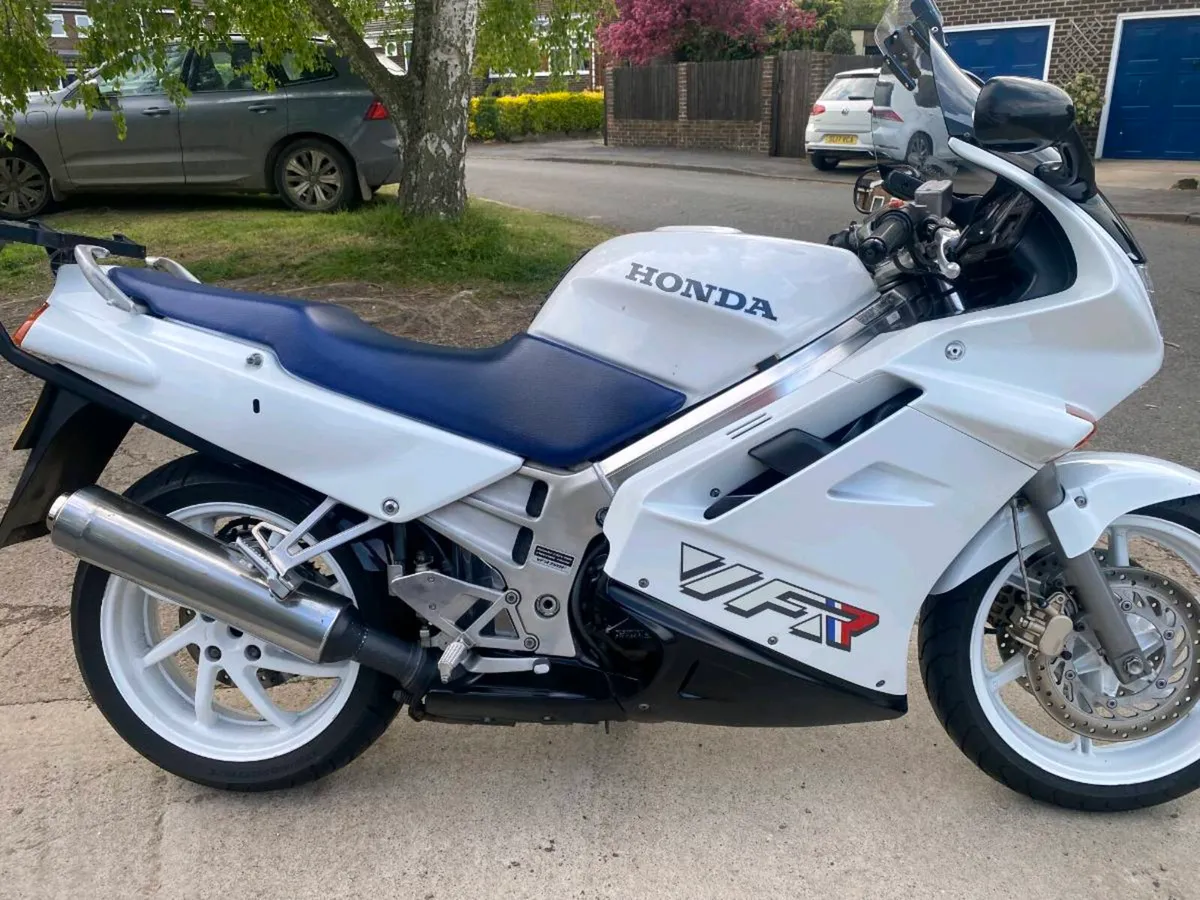 Honda VFR 750 RC36 - Image 1