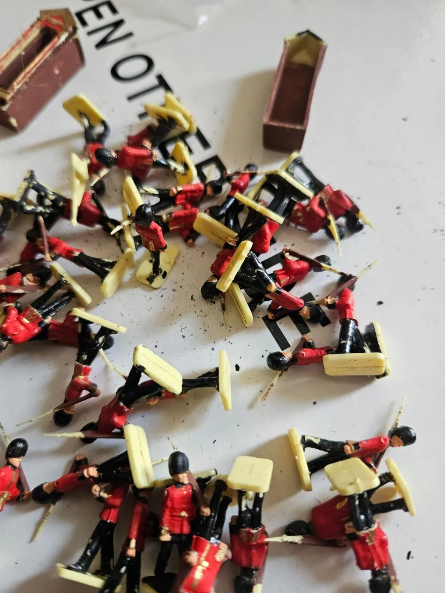 Vintage Airfix Irish Guards Painted - Image 3