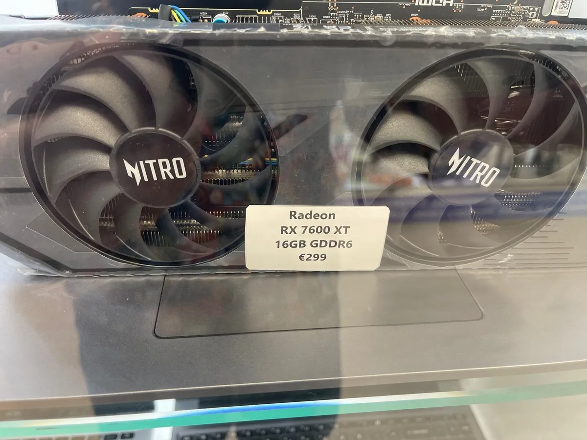 Radeon RX 7600 XT 16GB