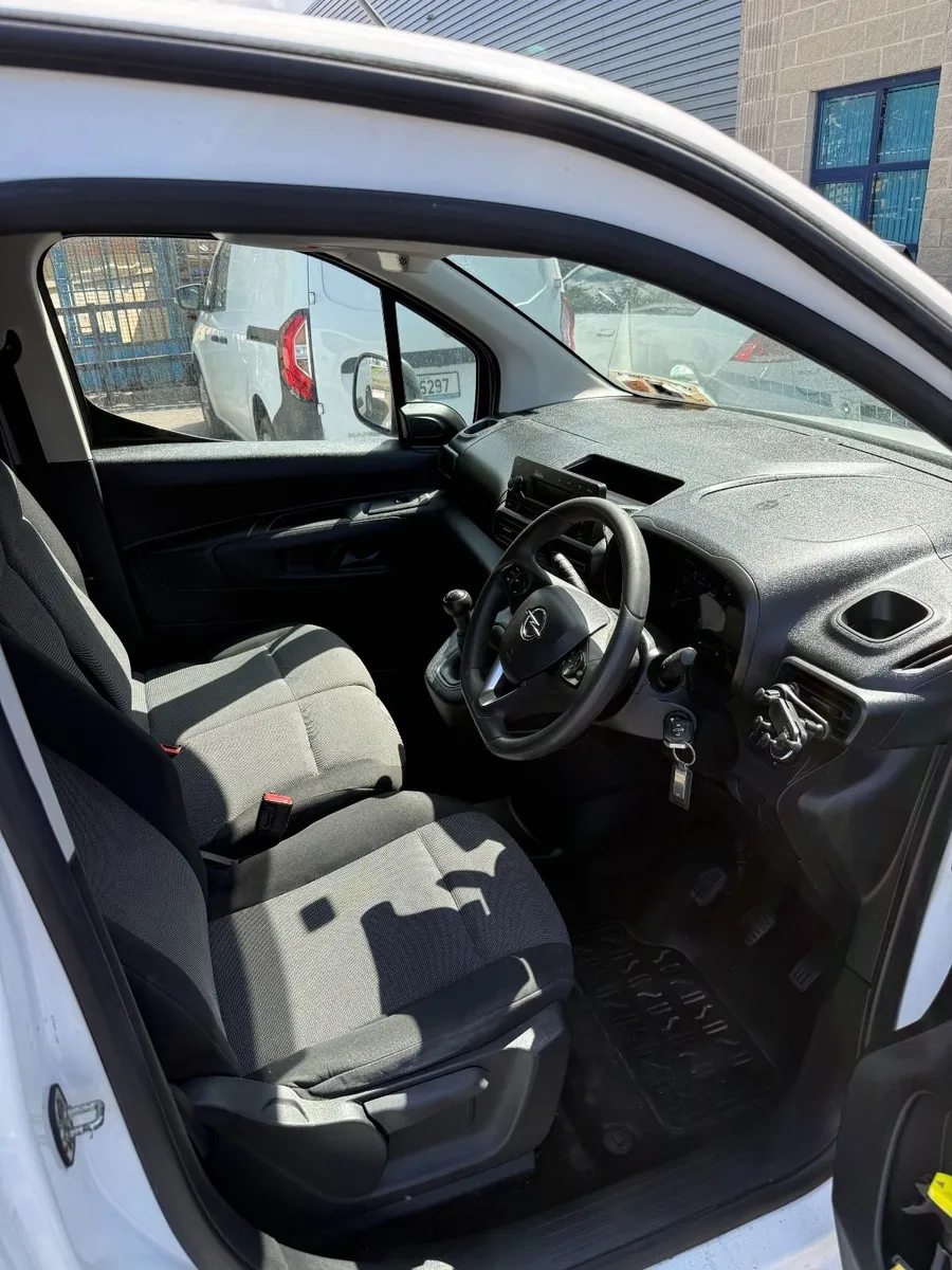 Opel Combo 2021 - Image 2