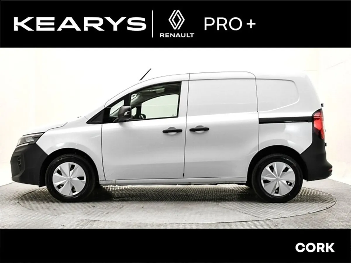 Nissan TOWNSTAR SWB PAB VAN 6DR Auto 45kwh - DEMO - Image 3