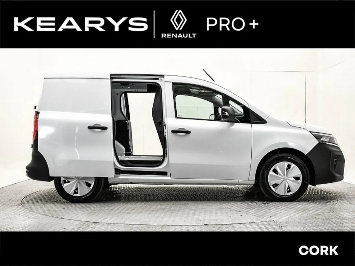 Nissan TOWNSTAR SWB PAB VAN 6DR Auto 45kwh - DEMO - Image 4