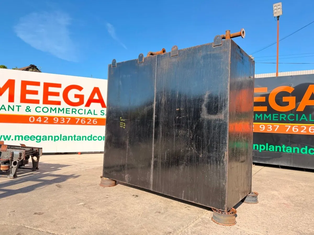16,000 litres heavy duty steel fuel / water tank . - Image 1