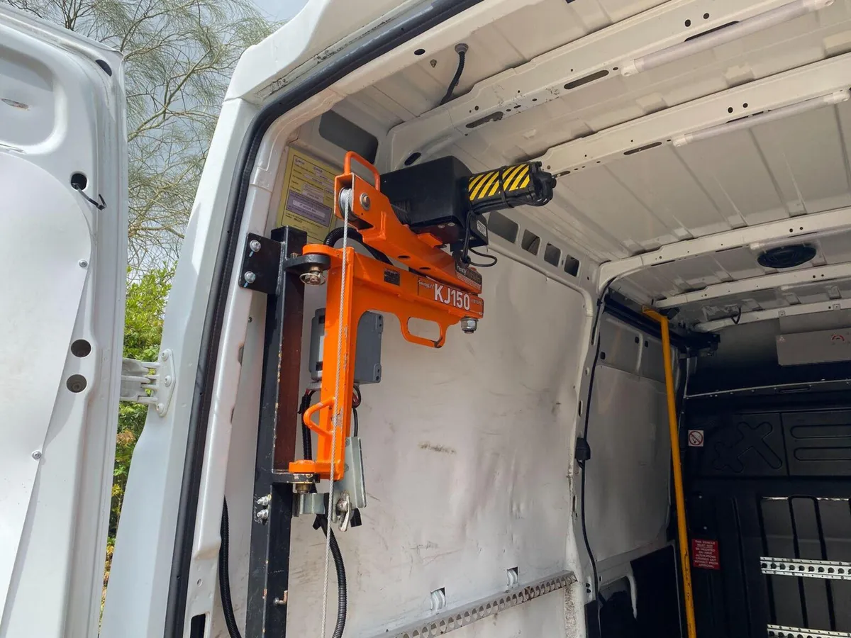 Iveco Daily 2019 workshop with pto - Image 4