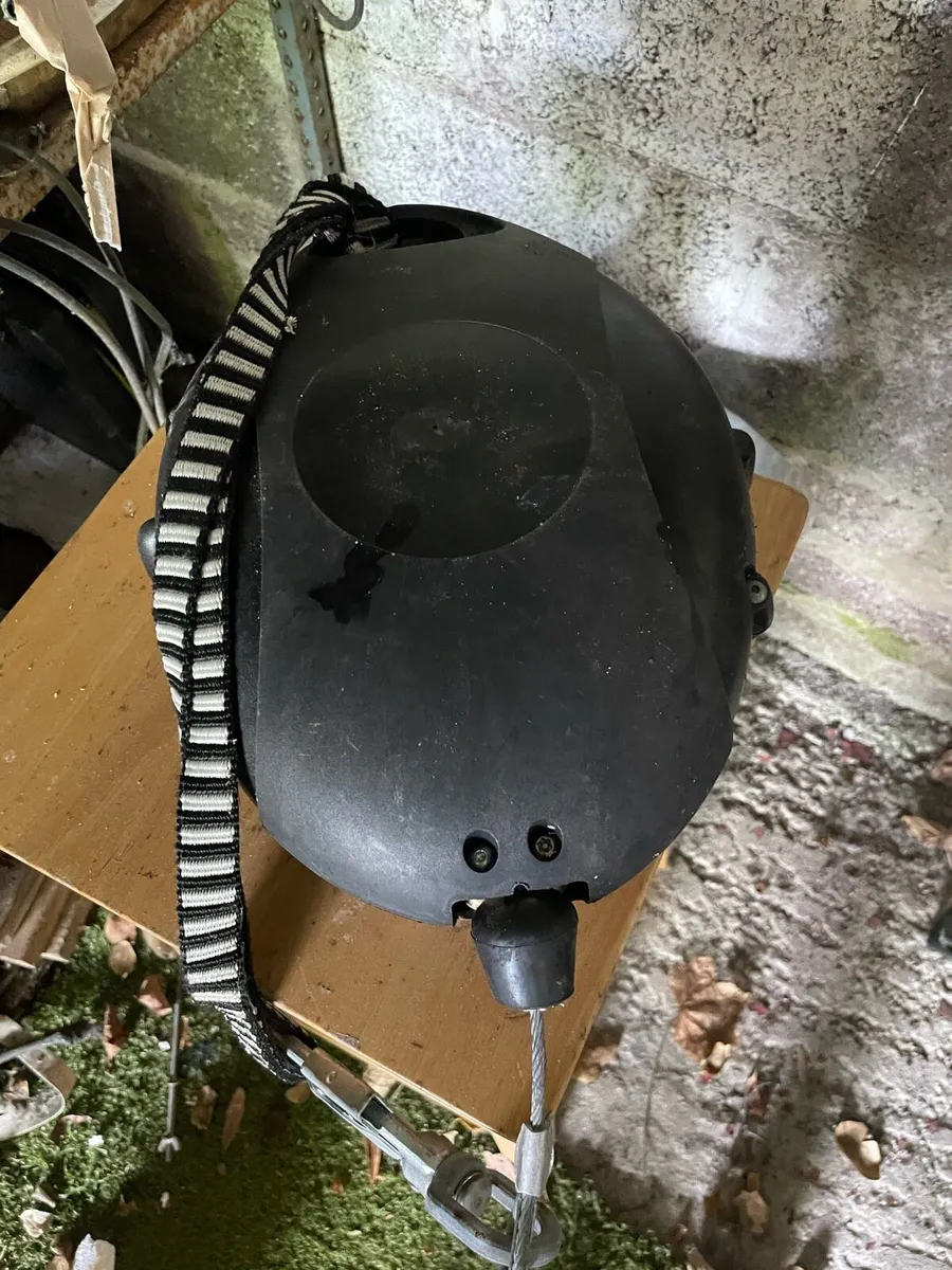Fall arrester - Image 2