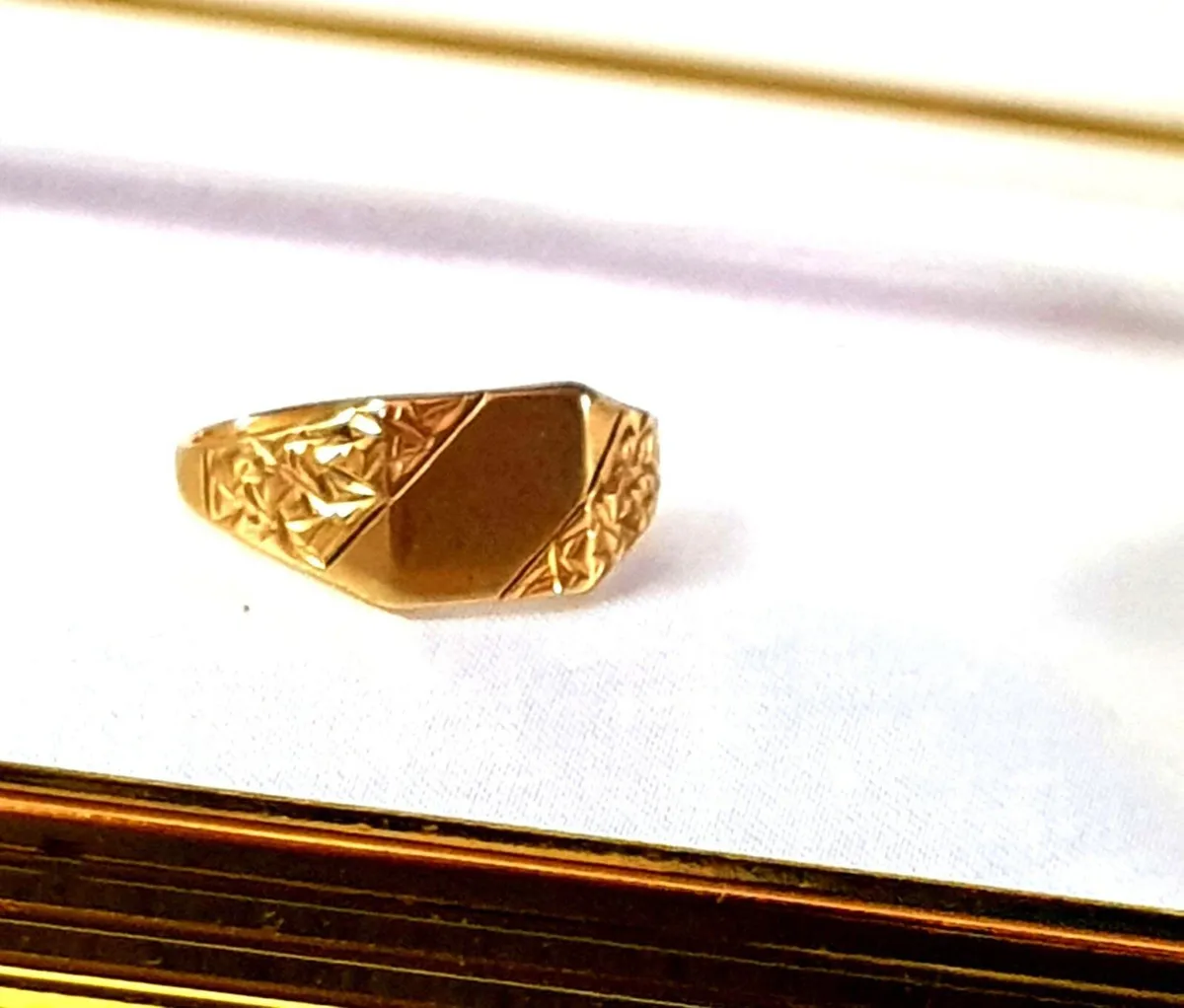 Vintage Gentlemans Signet Ring - Image 2