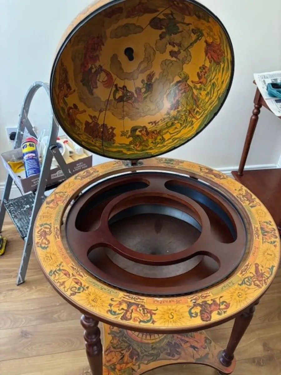 Globe Bar Counter € 400 - Image 1